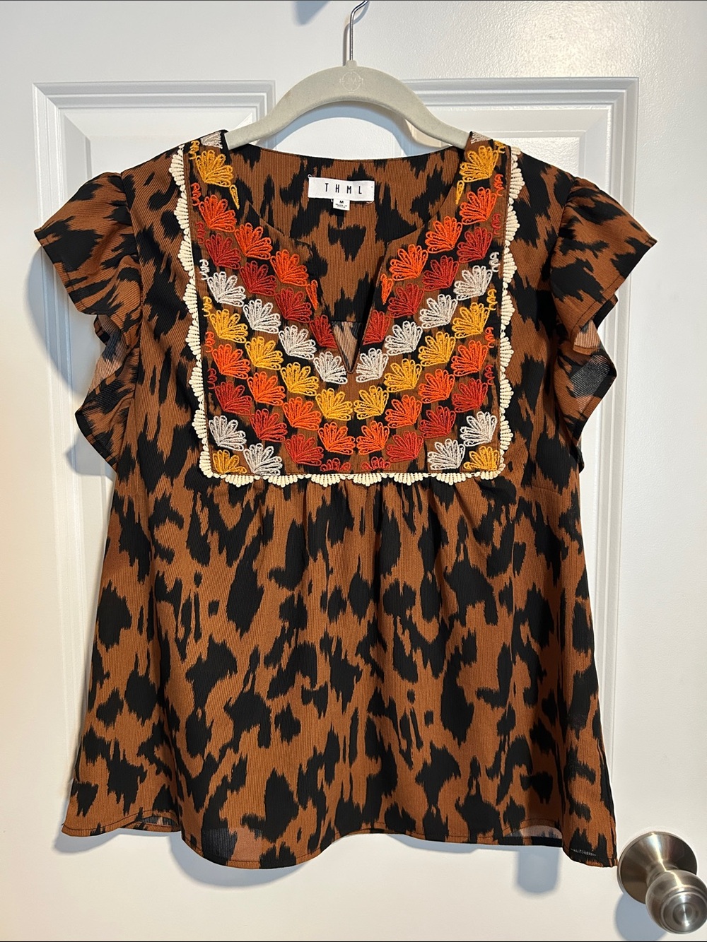 THML Leopard Print Embroidered V-Neck Flutter Sleeve Top Women's Medium